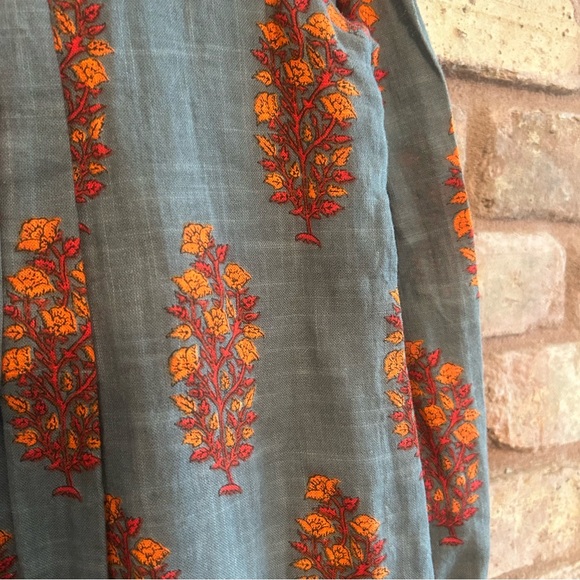 3/$30 🛍️ Charming Kids Floral Dress in Gray and Orange - Picture 5 of 5